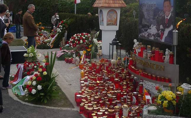 Die Gedenkstätte an den 2008 tödlich verunglückten  Kärntner Landeshauptmann Jörg Haider in Lambichl.