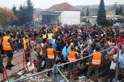 Als Migranten aus aller Herren Länder 2015/16 ungehindert unsere Grenzen stürmten, mussten Polizei und Bundesheer auch noch Empfangskomitee spielen - und tun dies bis heute. 