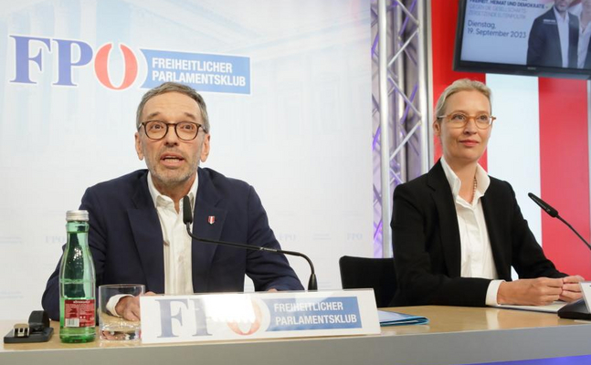 FPÖ-Bundesparteiobmann Herbert Kickl bei der gemeinsamen Pressekonferenz mit AfD-Parteichefin Alice Weidel im September 2023 in Wien.